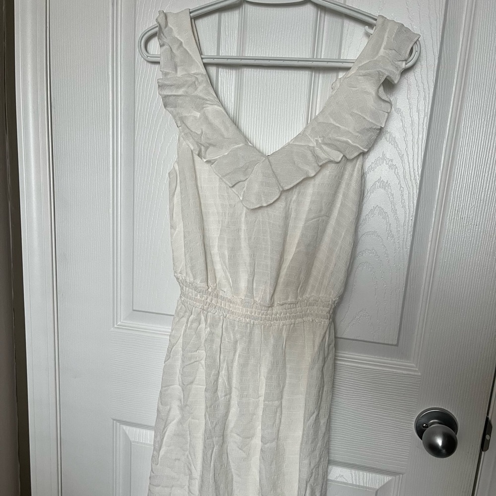 White maxi dress - size xs - never worn/tags on